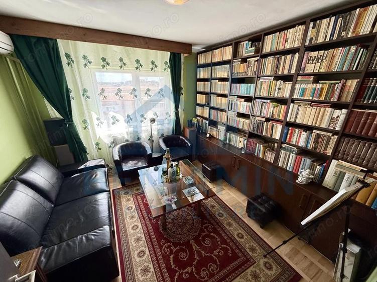 Apartament cu 4 camere decomandat în Craiovița Nouă