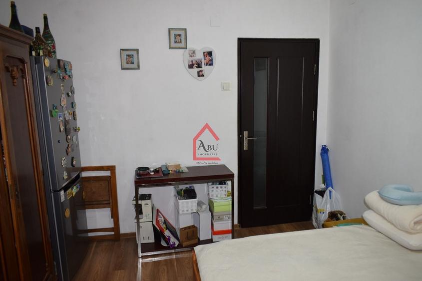 Apartament cu 3 camere decomandat, mobilat în Podu Roș