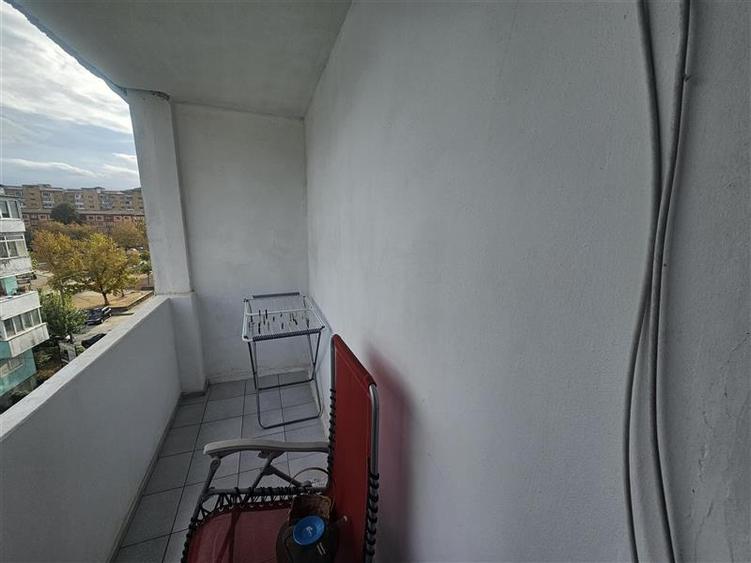 Apartament cu 3 camere decomandat, mobilat în Micro IV