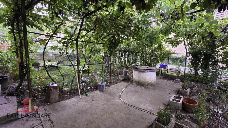 Casă cu 2 camere cu Teren 800 Mp în Acățari