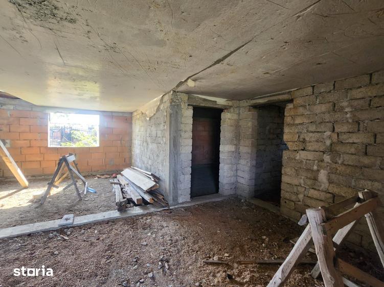 Casă cu 4 camere cu Teren 380 Mp în Central
