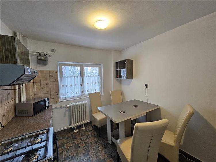 Apartament cu 2 camere semidecomandat, mobilat în Berceni