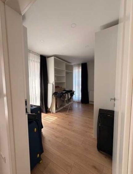 Apartament cu 3 camere semidecomandat în Crângași