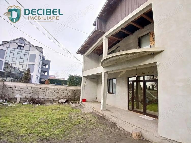Casă cu 6 camere cu Teren 300 Mp în Est