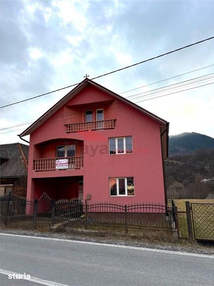 Casă cu 4 camere cu Teren 1800 Mp în Telciu