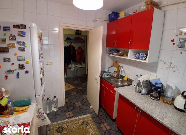 Apartament cu 3 camere decomandat, mobilat în Canta