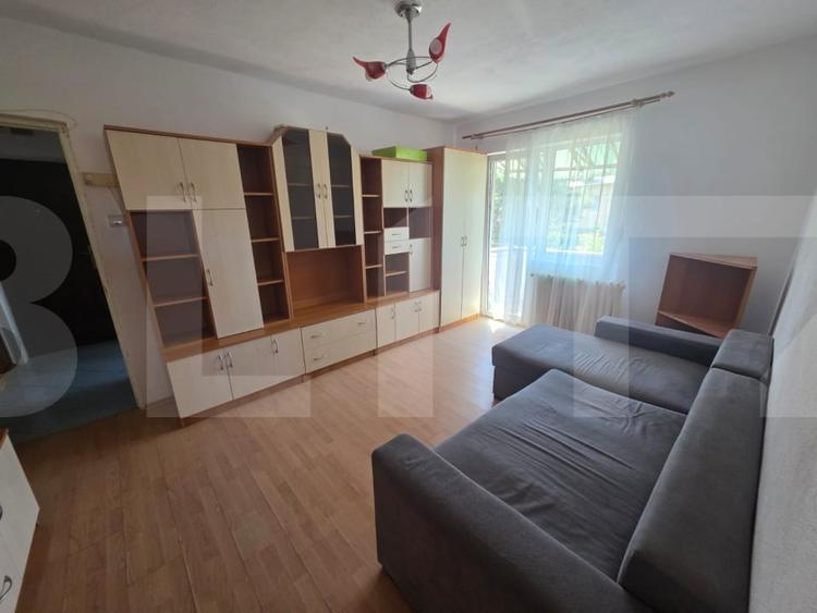 Apartament cu 2 camere semidecomandat, mobilat în Simeria