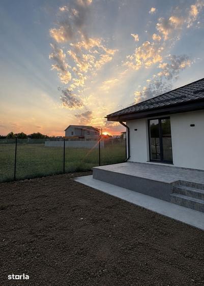 Casă cu 4 camere cu Teren 330 Mp în Crevedia