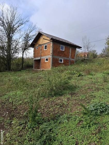 Casă cu 4 camere cu Teren 400 Mp în Central