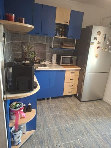 Apartament cu 3 camere decomandat, mobilat în Craiovița Nouă