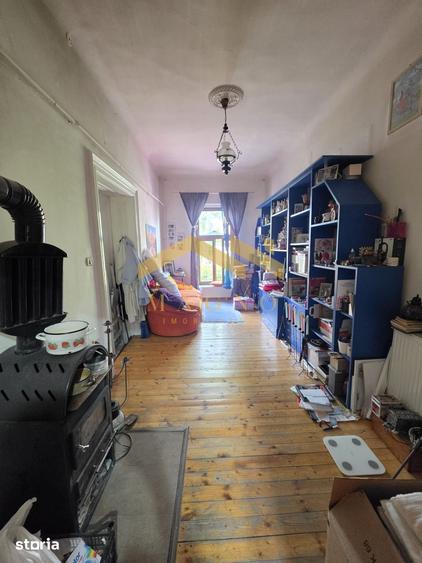 Casă cu 7 camere cu Teren 456 Mp în Central