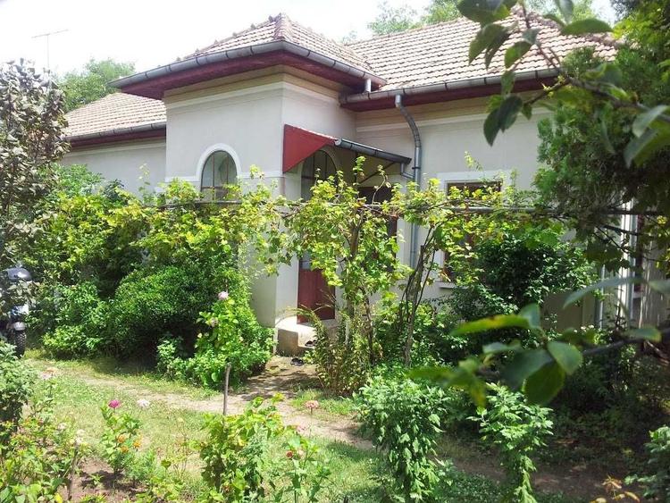 Casă cu 4 camere în Giubega