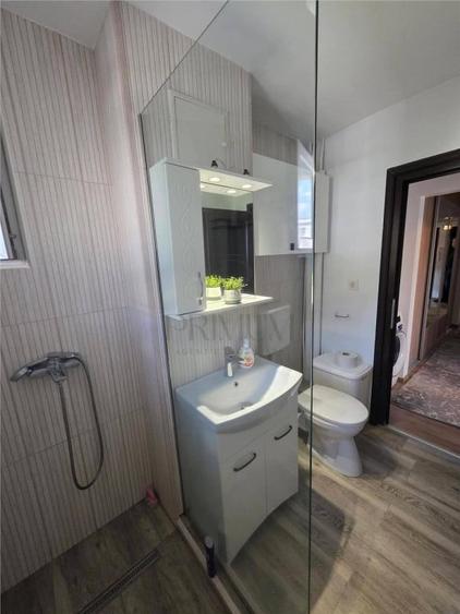 Apartament cu 3 camere decomandat în Girocului