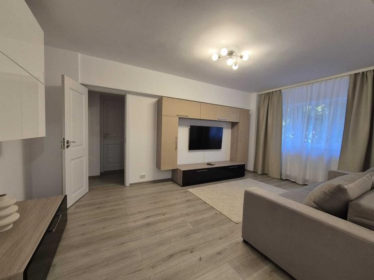 Apartament cu 2 camere semidecomandat în Roșu