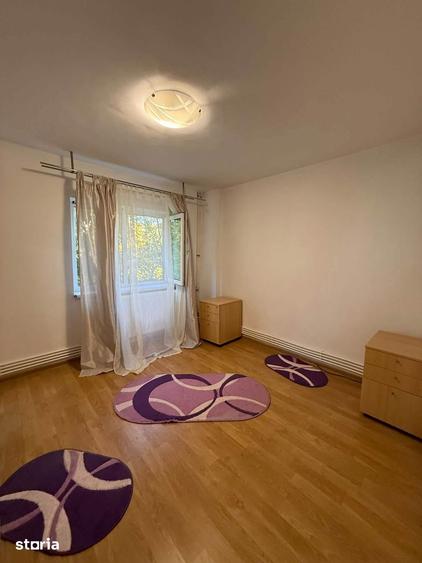 Apartament cu 3 camere decomandat în Rovine