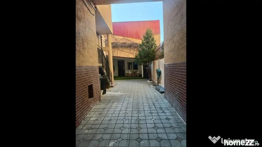Casă cu 15 camere cu Teren 240 Mp în Decebal