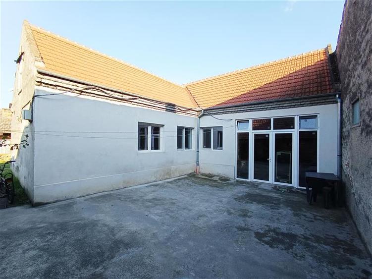 Casă individuală cu 3 camere cu Canalizare în Pojejena