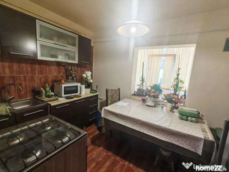 Apartament cu 3 camere decomandat în Casa de Cultură