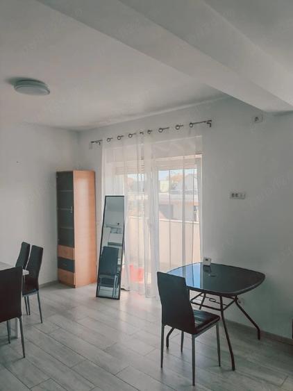 Apartament cu 2 camere semidecomandat în Dumbrăvița