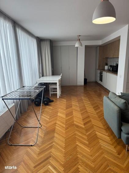 Apartament cu 4 camere în Victoriei