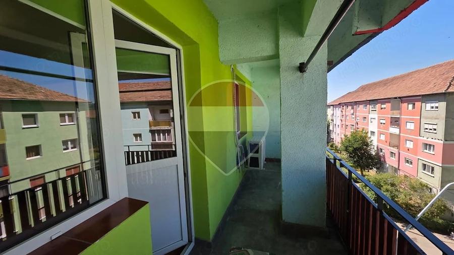 Apartament cu 4 camere decomandat în Vitrometan