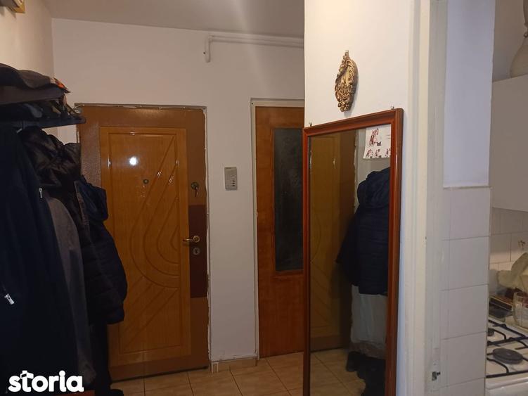Apartament cu 2 camere decomandat în Florilor