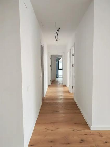 Apartament cu 4 camere decomandat în Aviației
