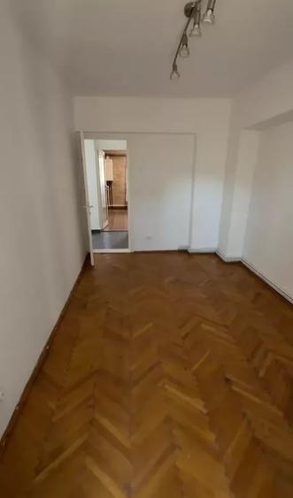 Apartament cu 3 camere decomandat, mobilat în Nicolina