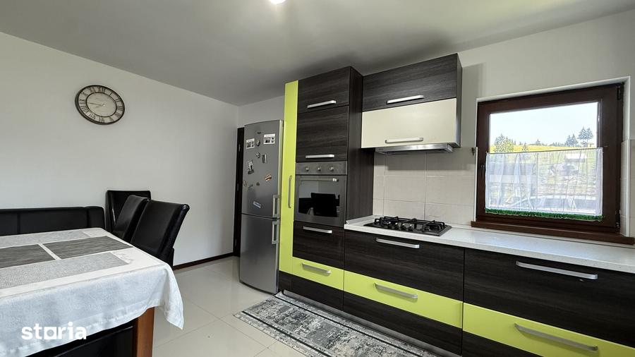 Casă cu 4 camere cu Teren 3000 Mp în Sadova