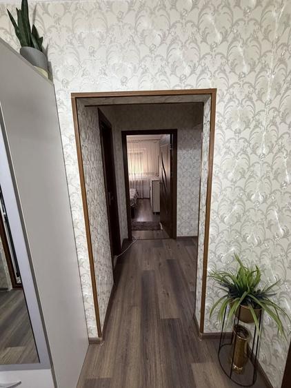 Apartament cu 3 camere decomandat, mobilat în Buzaului