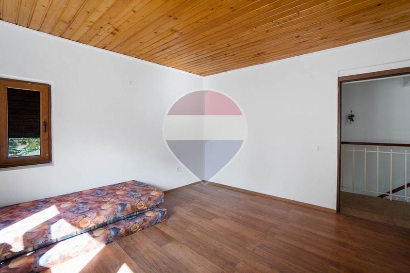 Duplex cu 8 camere cu Teren 304 Mp în Central