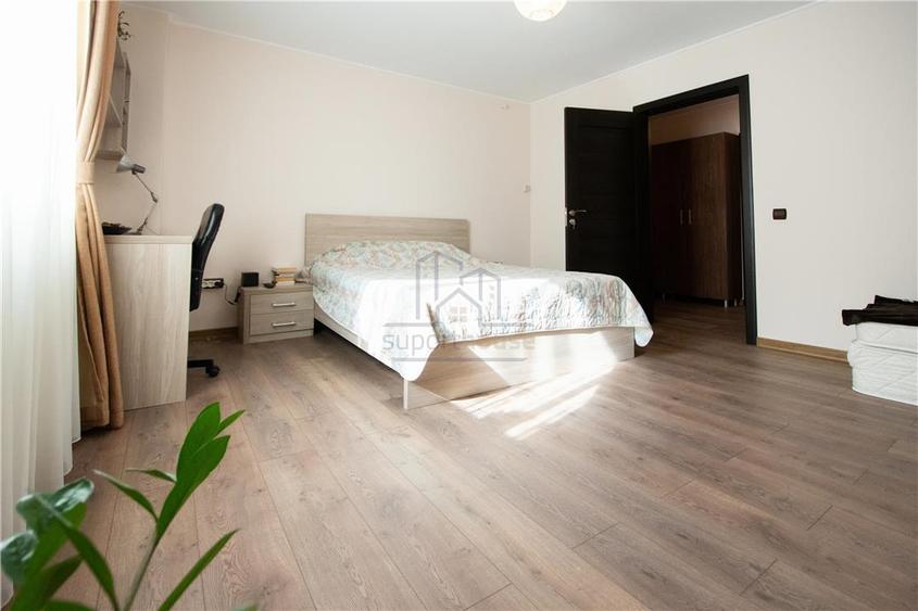 Casă cu 4 camere cu Garaj în Păulești