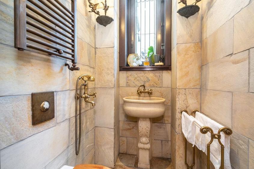Apartament cu 4 camere circular în Calea Victoriei