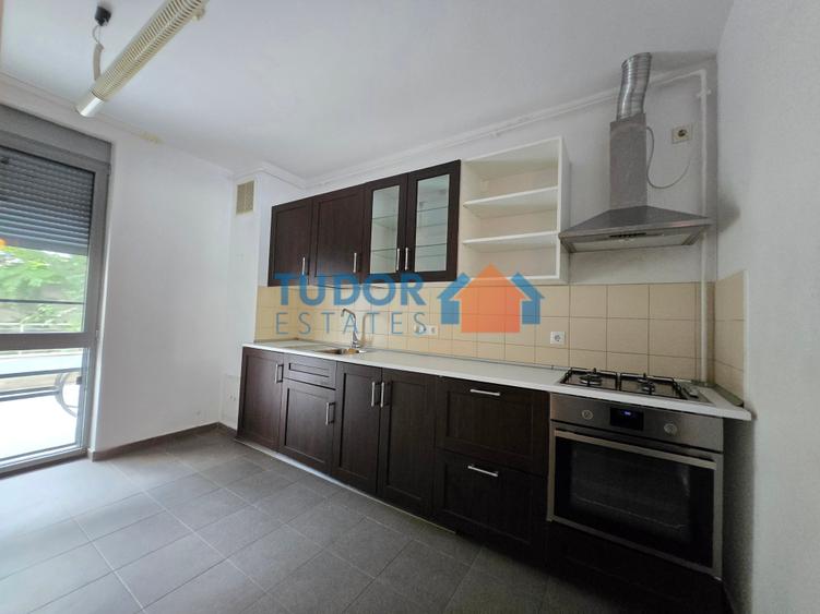 Duplex cu 5 camere cu Canalizare în Sisești