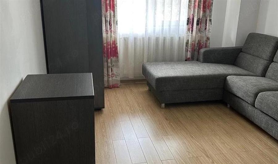Apartament cu 3 camere semidecomandat în 1 Decembrie 1918