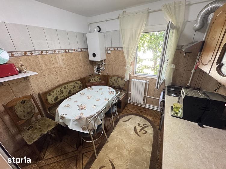 Apartament cu 4 camere în CET