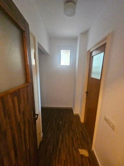 Apartament cu 3 camere semidecomandat în Vatra Luminoasă