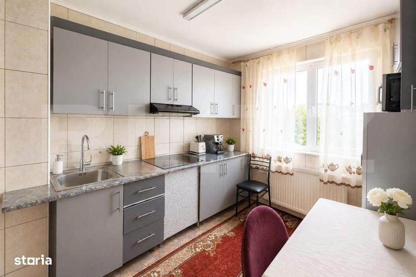 Apartament cu 3 camere semidecomandat în Independenței