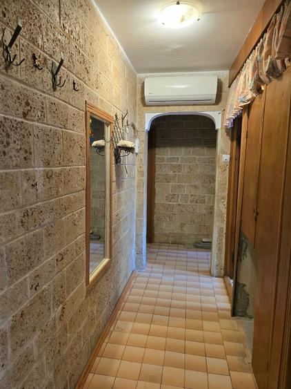 Apartament cu 3 camere semidecomandat în Km 4-5