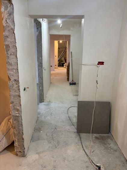 Apartament cu 3 camere semidecomandat în Lacul Tei