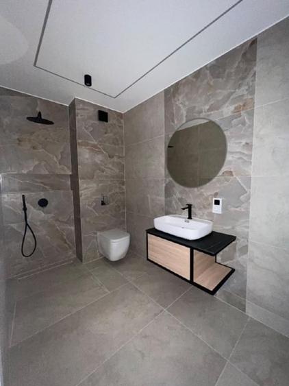 Apartament cu 3 camere semidecomandat în Florești