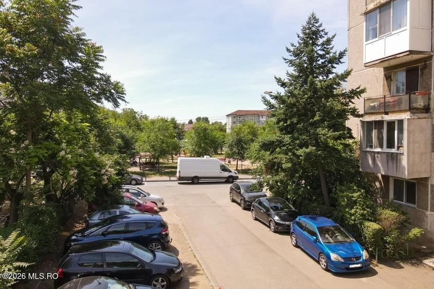 Apartament cu 3 camere semidecomandat în Șagului