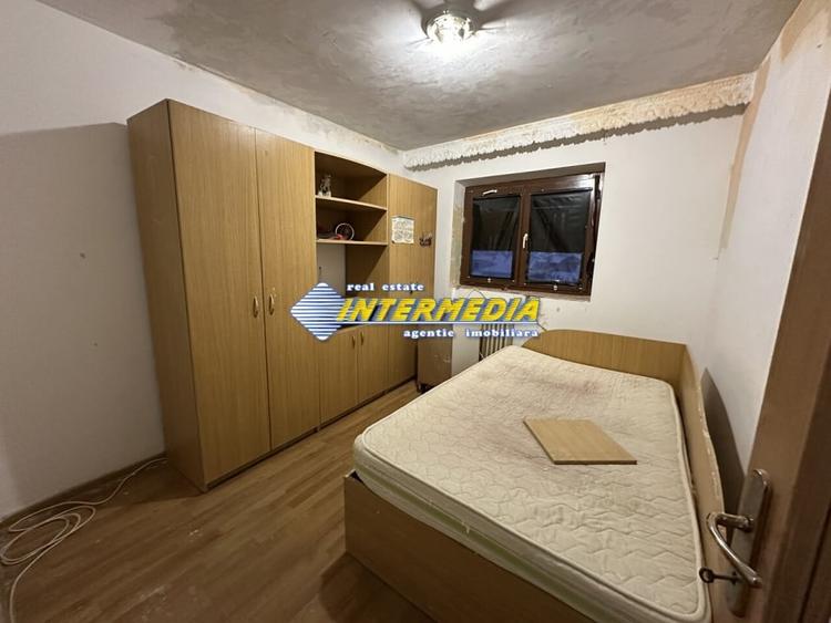 Apartament cu 3 camere decomandat, mobilat în Cetate
