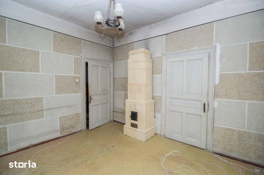 Casă cu 6 camere cu Teren 200 Mp în Central