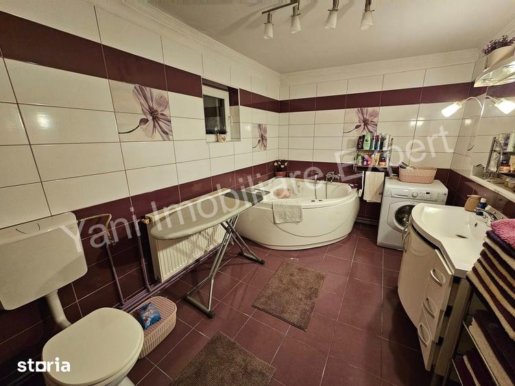 Casă cu 6 camere cu Teren 557 Mp în Central