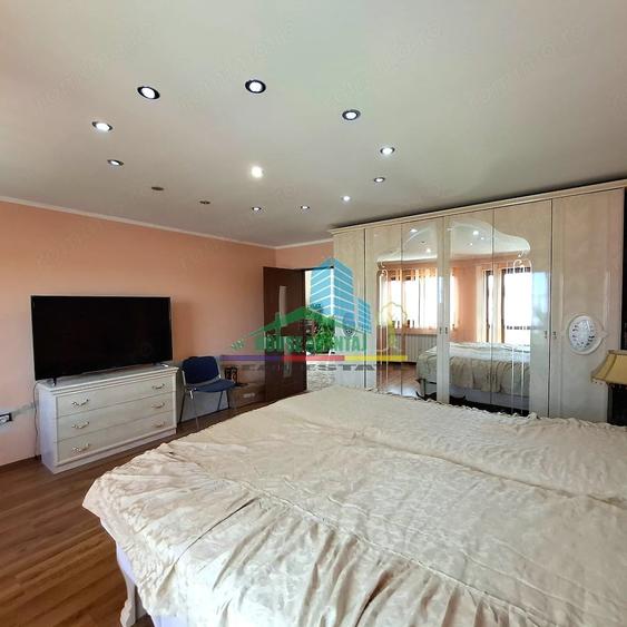 Casă cu 7 camere cu Teren 960 Mp în Câmpineanca