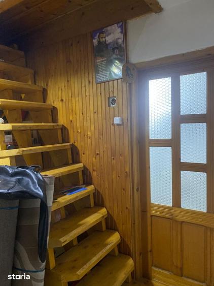 Casă cu 6 camere cu Teren 439 Mp în Petros