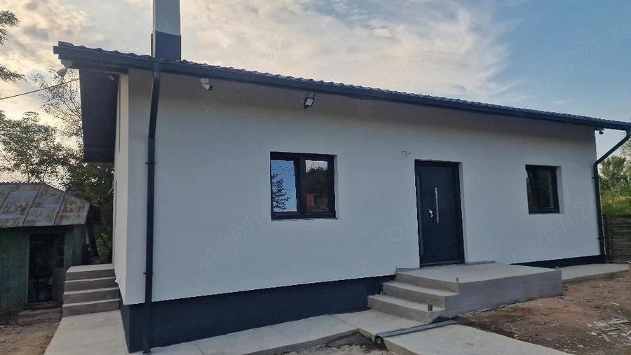 Casă cu 4 camere cu Teren 1800 Mp în Bârsoiu