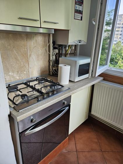 Apartament cu 3 camere decomandat în Exterior Vest