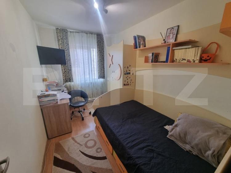 Apartament cu 3 camere semidecomandat, mobilat în Craiovița Nouă